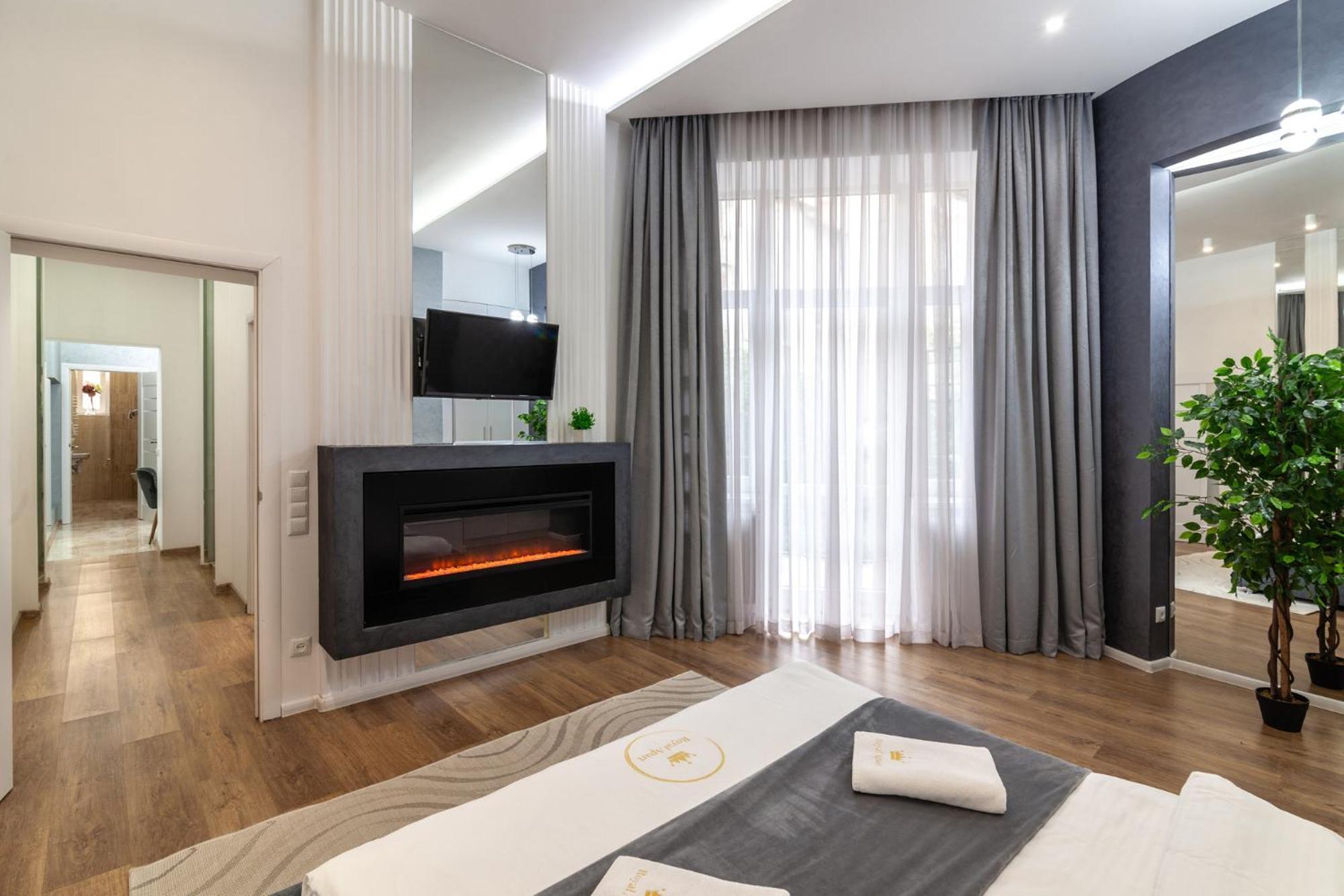 Royal Apartment On Franka 28 Lviv Exterior foto