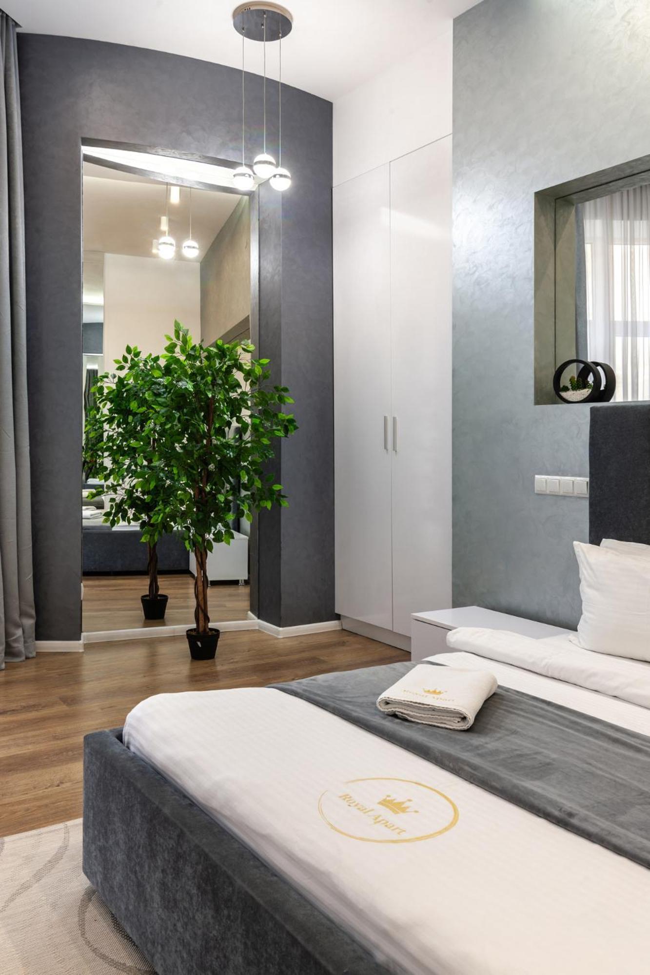 Royal Apartment On Franka 28 Lviv Exterior foto